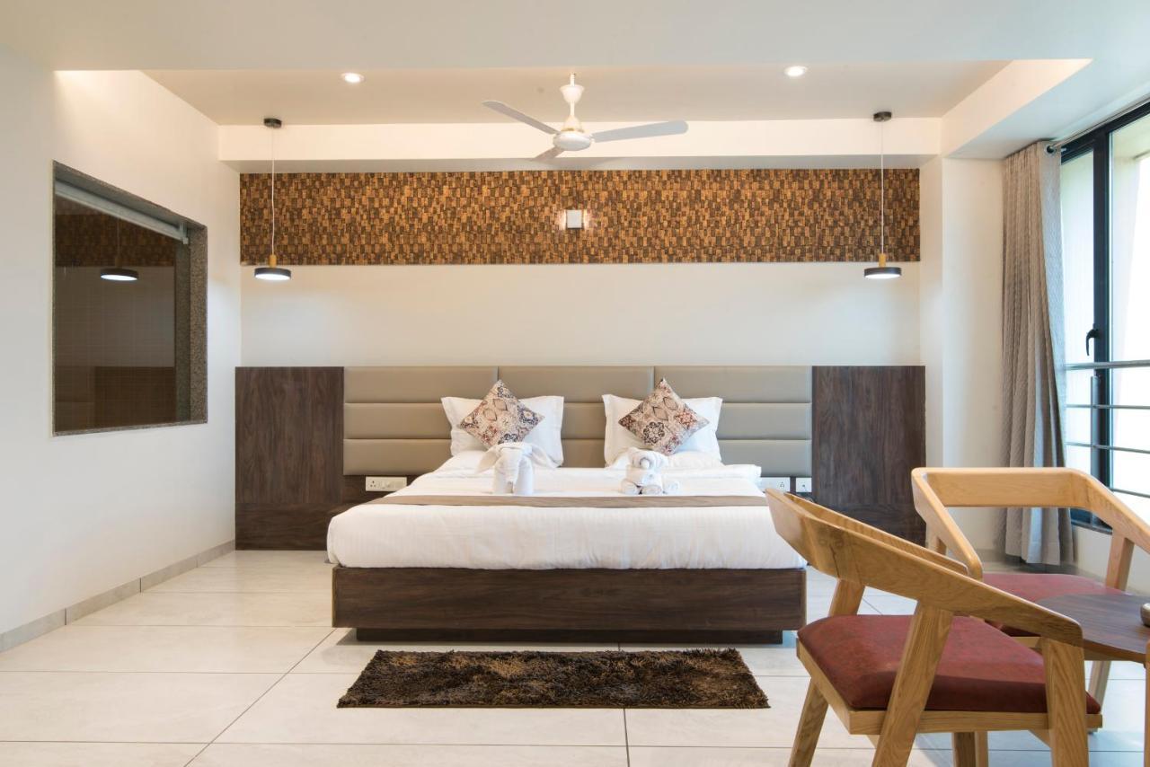 Hotel Silvera Grand Ahmedabad Buitenkant foto